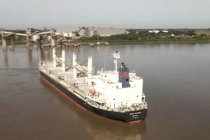 ELLITORAL_416933 |  Gentileza Buque de ultramar  Venus Harmony .