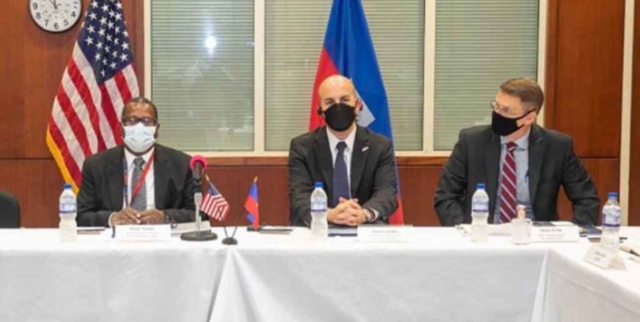 Una delegación diplomática de Estados Unidos pidió perdón por el maltrato a los migrantes haitianos