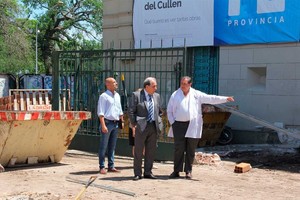 ELLITORAL_201626 |  Gentileza Secretaría de Comunicación Social El Ministro Morini (Obras Públicas) junto al director del Cullen, Dr. Juan Pablo Poletti