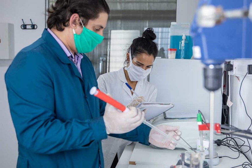 ELLITORAL_331695 |  Gentileza. Se produjeron 4 mil litros de alcohol en gel.