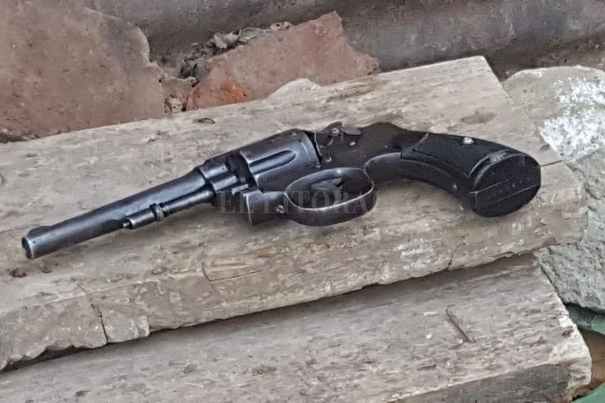 ELLITORAL_329420 |  El Litoral El arma de fuego que fue secuestrada desde el lugar del hecho.