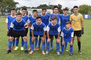 Gentileza Liga Paivense Alianza Costera, campeón. Los juveniles de Cayastá festejaron con vuelta olímpica el título obtenido.