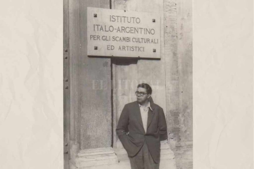 ELLITORAL_401654 |  Archivo. Europa. Un retrato de su primer viaje al viejo continente. Aquí, frente al Instituto Ítalo Argentino de Roma, Italia, en 1950.