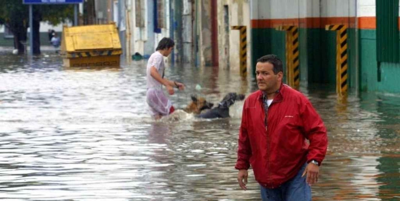 El recuerdo de la inundación de 2003: perdidos, incomunicados, desesperados  - El Litoral