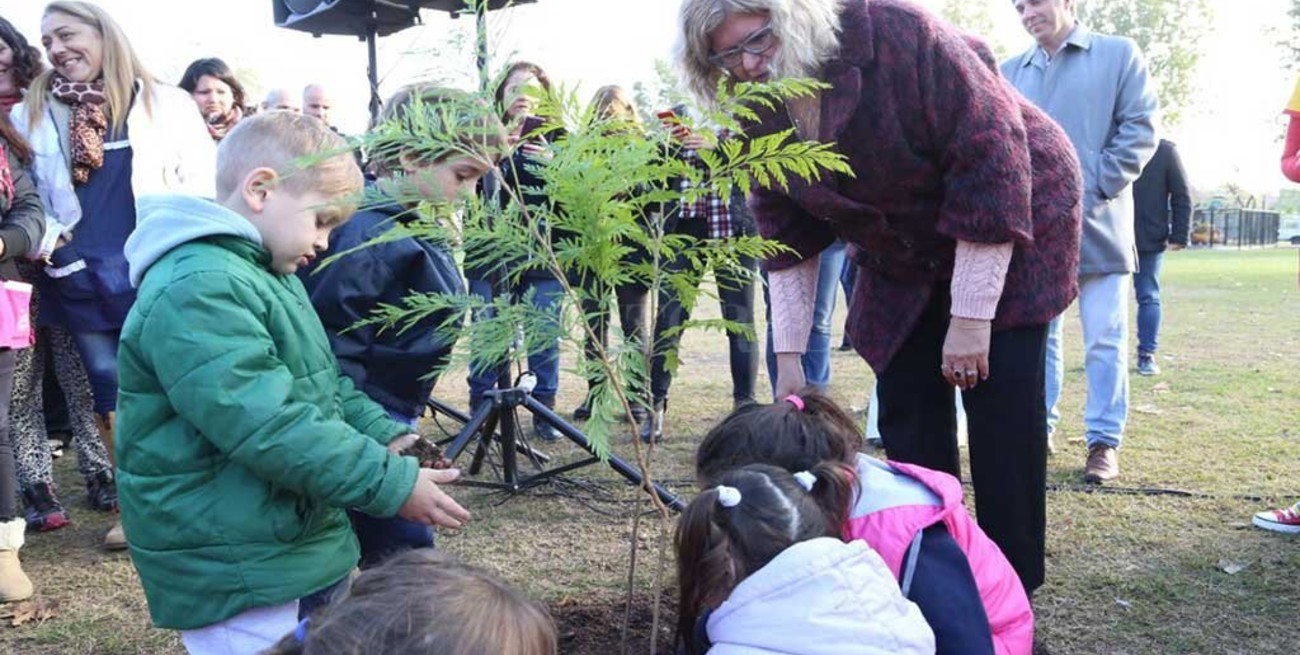 Jardines de infantes de toda la provincia plantaron 1500 árboles