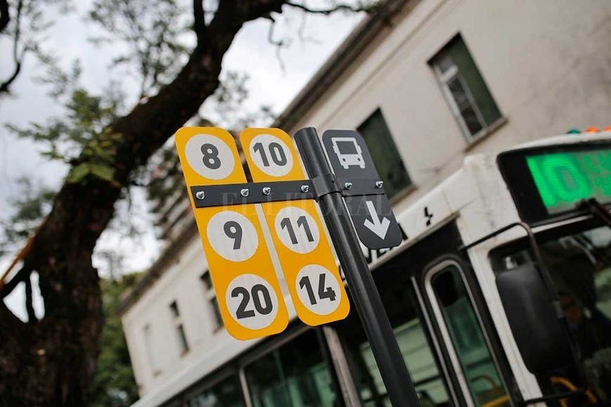 ELLITORAL_256986 |  Gentileza Municipalidad de Santa Fe Refractarios. Tienen íconos reflectivos para permitir que se vean de noche.