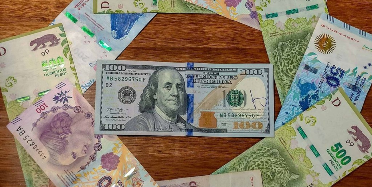 Dólar hoy: el oficial abre estable y el "blue" se vende a $ 144