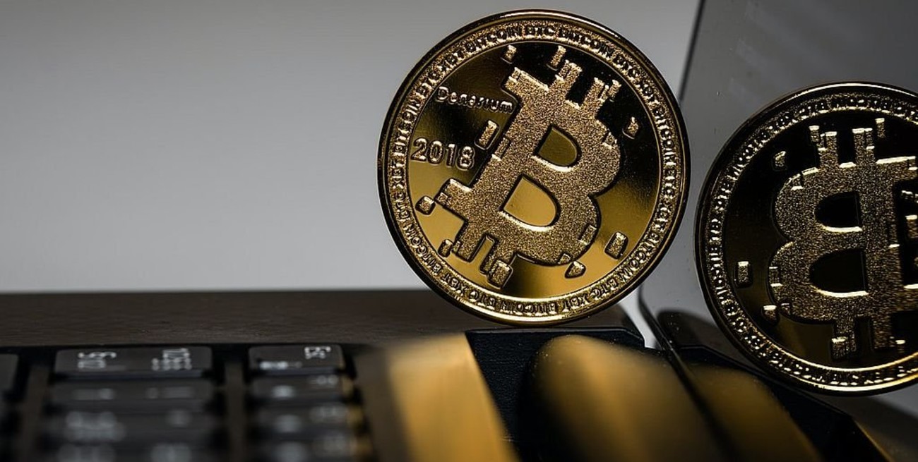 El Bitcoin cayó más del 10% y está por debajo de los 43.000 dólares