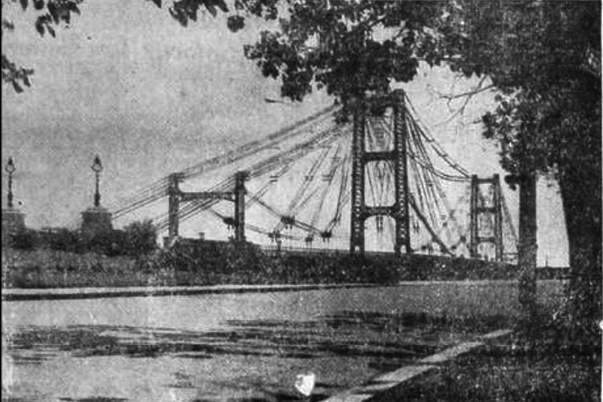 ELLITORAL_384087 |  Archivo El Litoral El Puente Colgante y el parque Oroño en 1938.
