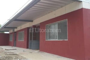 ELLITORAL_130802 |  Gentileza Manos Abiertas Santa Fe Estructura. La construcción consta de tres aulas y una cuarto espacio que puede subdividirse en tres según las necesidades.