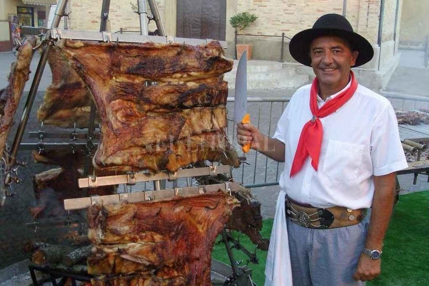 ELLITORAL_420861 |  El Litoral Lejos de los escenarios con multitudes y de pantalones cortos, este el look actual del paranaense Ortega.