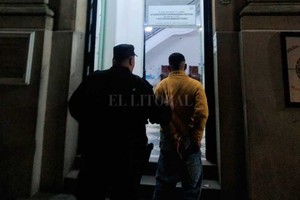 ELLITORAL_384625 |  El Litoral Tras ser detenido en la madrugada de este sábado en una farmacia del sur de la ciudad, fue llevado a la Seccional 1era