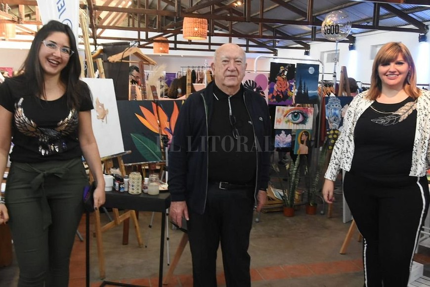 ELLITORAL_397179 |  Luis Cetraro Las creadoras del emprendimiento Amacapi Home junto a Juan José Sagardía, presidente de Jerárquicos Salud..