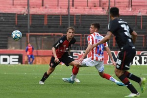 Gentileza Si el Tate entra en guerra... este correntino le va a ayudar . El zurdo Kevin Zenón presentando credenciales, como si nada, ante Newell´s en el Coloso del Parque. Justo contra el club que no lo fichó y donde estuvo a prueba antes de Unión.