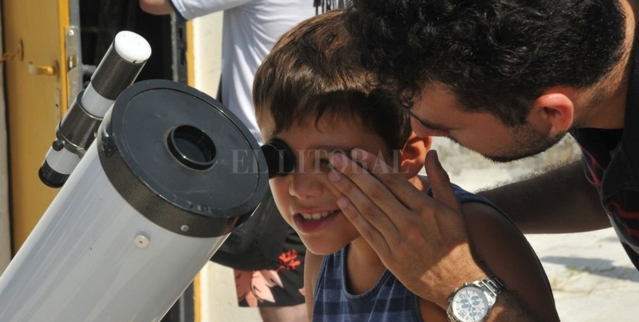 Universo, ¿estás ahí?: lanzan un taller de astronomía para niños