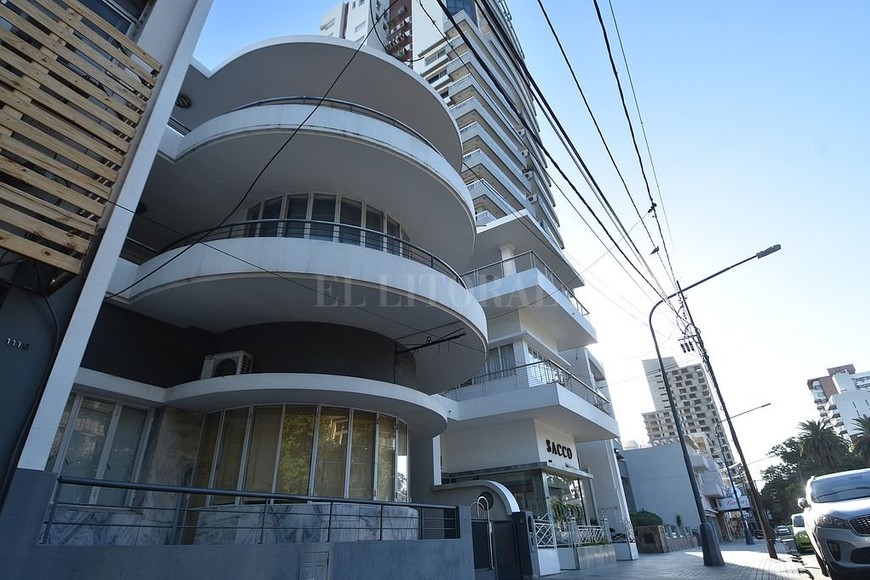 ELLITORAL_357357 |  Manuel Fabatia Casa de 60 años de antigüedad, ubicada en Bv. Gálvez al 1129,  seleccionada por su valor arquitectónico .