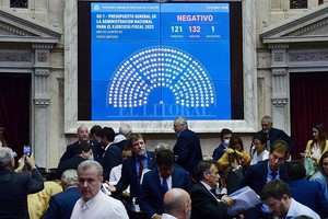 ELLITORAL_427442 |  NA En el Congreso Nacional se trató el Presupuesto para el 2022. Por la falta de diálogo republicano, la oposición  consigue  que no se apruebe. Sin embargo, ganan son los oficialistas que usarán el dinero público  discrecionalmente  a través de DNU.