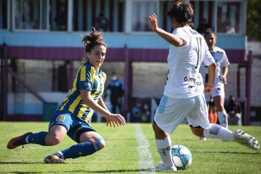 ELLITORAL_397036 |  Gentileza Agostina Mana, juega de mediocampista en Rosario Central
