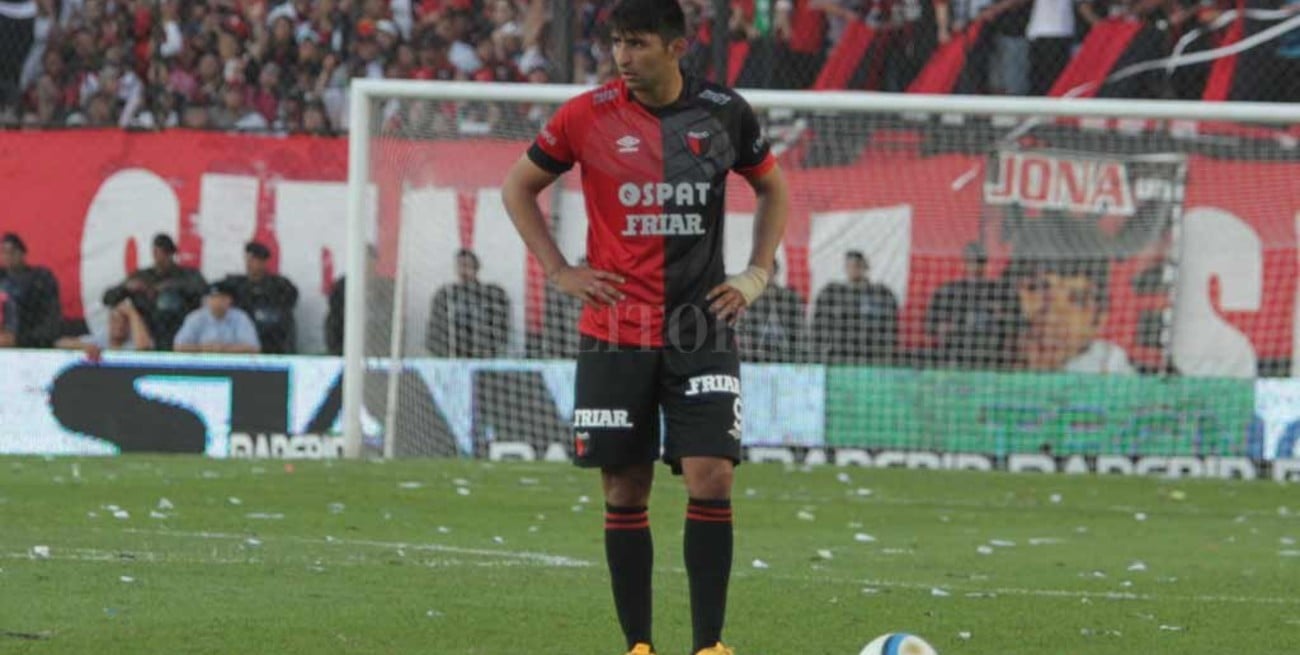 Alan Ruiz implora "jugar  cuatro meses en Colón"