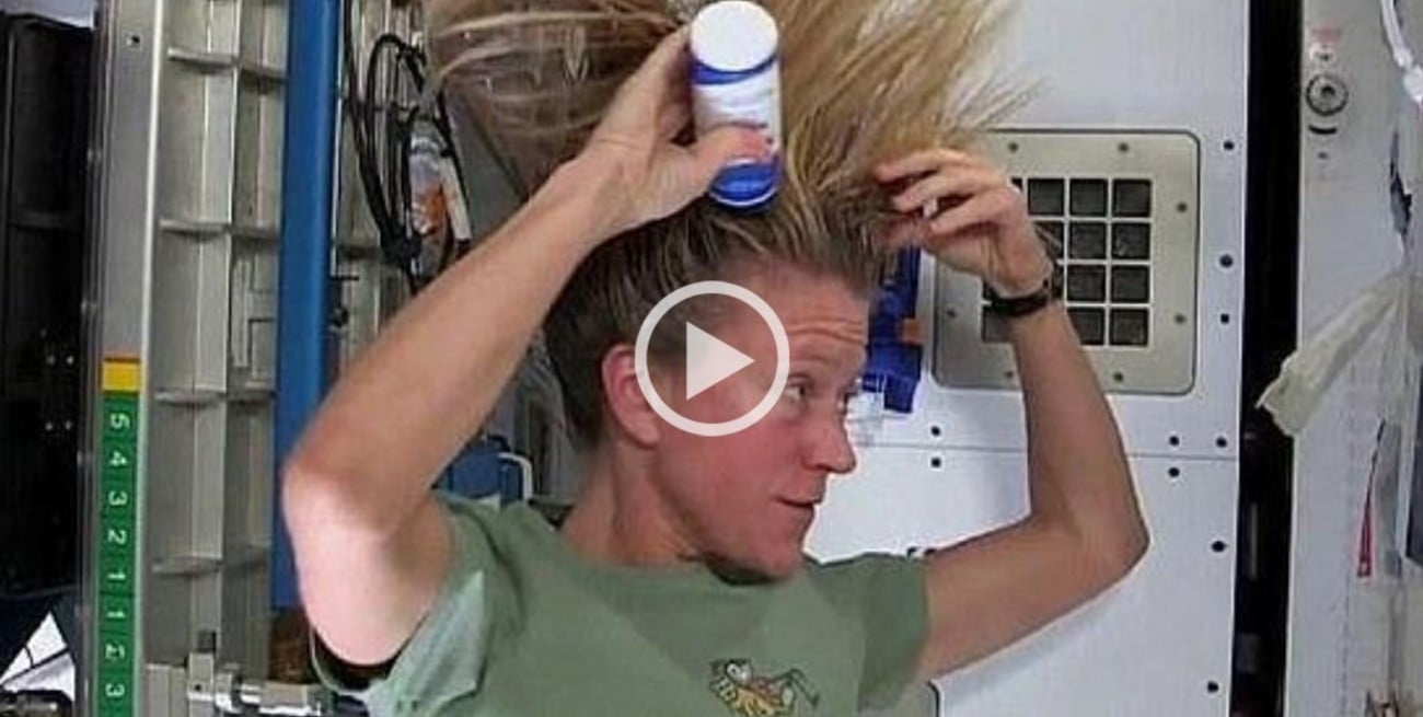 Viral: una astronauta muestra cómo se lava el cabello en el espacio