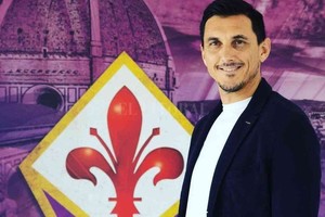 Gentileza La tierra de  Bati-gol . Nicolás Burdisso, presentado hace un par de meses como nuevo director del área técnica de la Fiorentina (foto), tomó contacto con Martín Sendoa, representante de Farías, para oficializar el interés por  El Niño  desde Florencia.