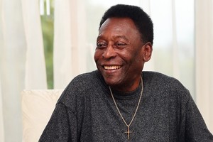 ELLITORAL_404034 |  Eamonn M. McCormack LONDON, ENGLAND - SEPTEMBER 05:  Pele in interview at The Savoy Hotel before his attendance of the GQ Men of the Year Awards on September 5, 2017 in London, England.  (Photo by Eamonn M. McCormack/Getty Images for Pele10 )