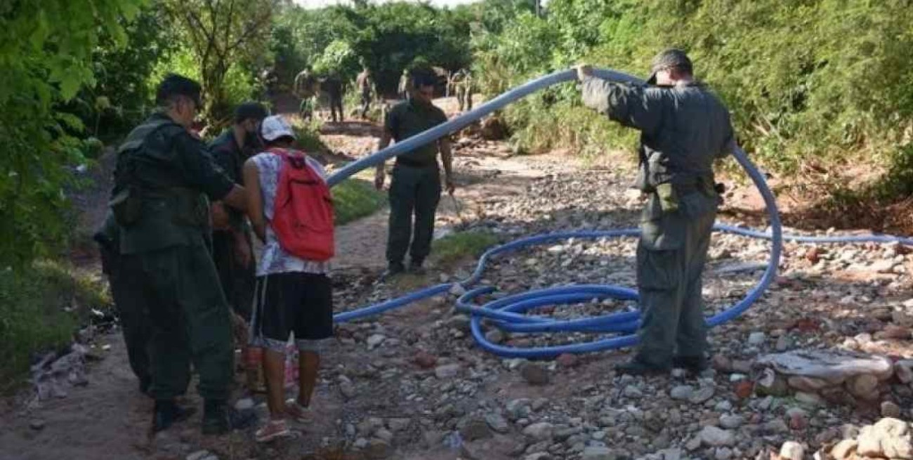 Contrabandeaban aceite a Bolivia por una manguera que cruzaba la frontera