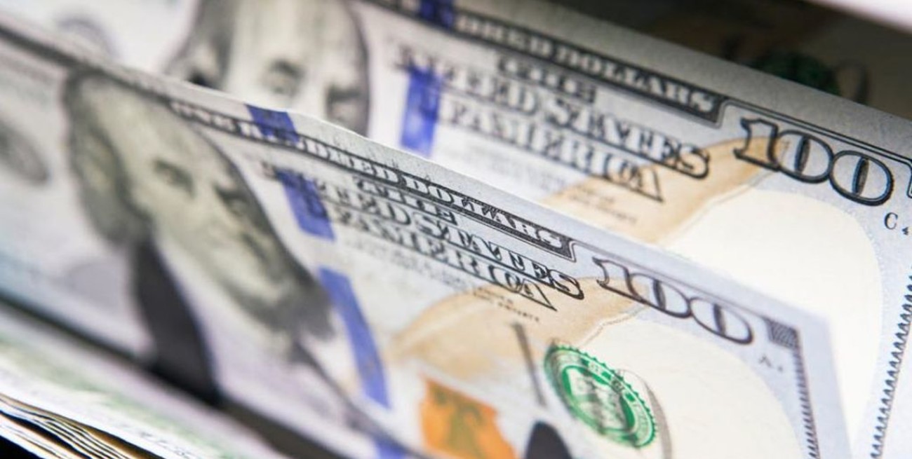 El dólar blue subió a $ 211 y marcó un nuevo récord histórico