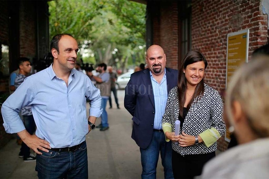 ELLITORAL_207944 |  Gentileza Municipalidad de Santa Fe Autoridades municipales, encabezados por el intendente Corral, participaron de la apertura de sobres.