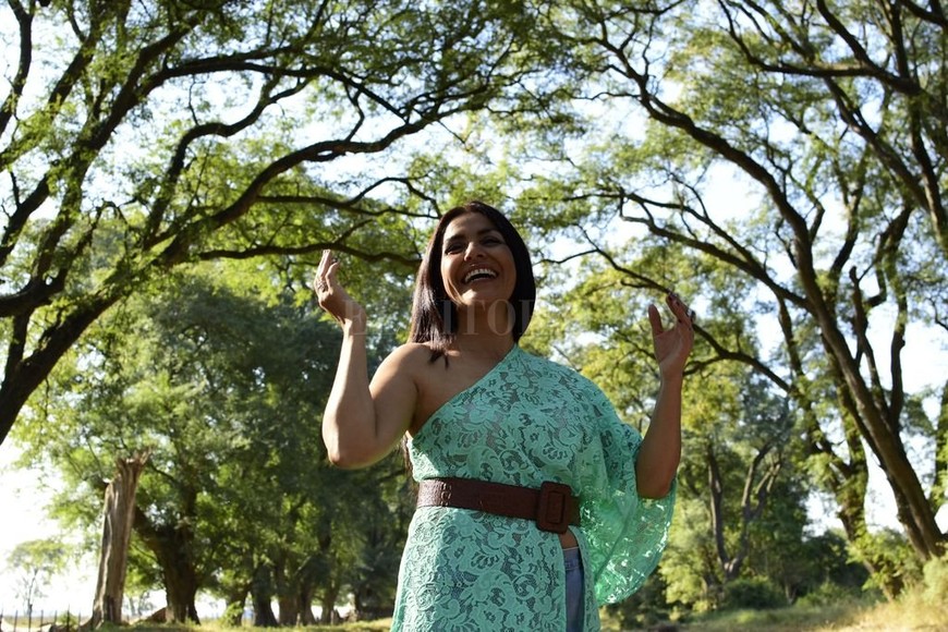 ELLITORAL_410927 |  Gentileza Matías Foglia Le conté al público  que mi música está nutrida no solamente de otros músicos de raíz folclórica, compositores a quienes escuché y de quienes he aprendido desde la infancia, desde la adolescencia, cuenta sobre el EP  Zona de canciones .