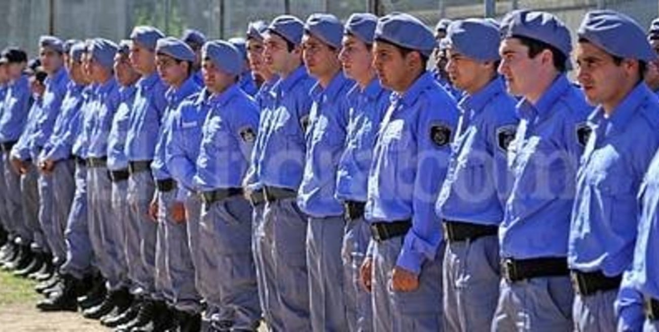 Abonaron a las fuerzas de seguridad la primera cuota correspondiente a uniformes
