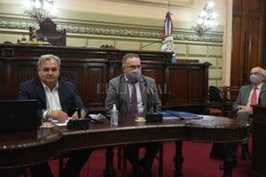 ELLITORAL_426614 |  Manuel Fabatía Acompañado por el presidente de Diputados, Pablo Farías, Lagna estuvo reunido con el pleno de la Cámara por la emergencia en Seguridad.