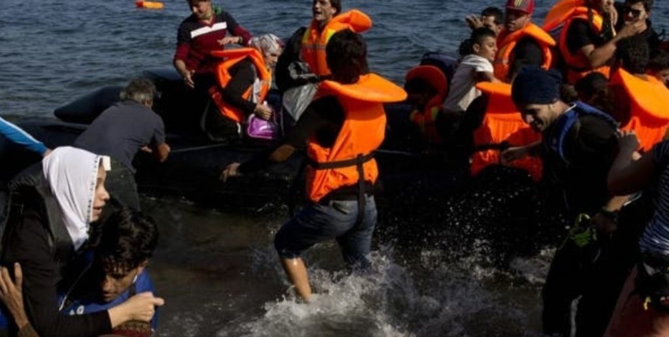 Mueren 16 personas en naufragio de un bote de refugiados frente a isla griega