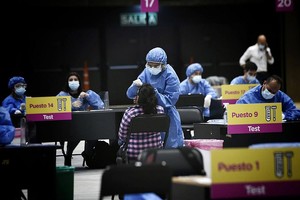 ELLITORAL_372456 |  NA NOTICIAS ARGENTINAS BAIRES 
ABRIL 20: ContinÃºan los 
testeos de Covid-19 en el 
Buenos Aires Arena.
Foto NA