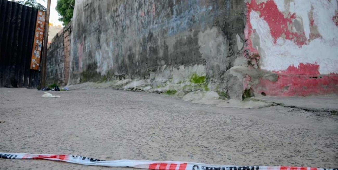 Rosario: asesinan a un hombre en un pasillo de la zona sur