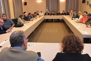 Ministerio de Educación de la Nación Este lunes se realizó una nueva reunión paritaria. El gobierno nacional hizo un nuevo ofrecimiento que está muy lejos de lo reclamado por los gremios docentes universitarios.