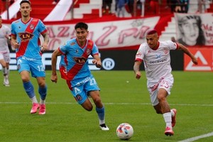 Gentileza Huracán ganó y se recuperó en la tabla.