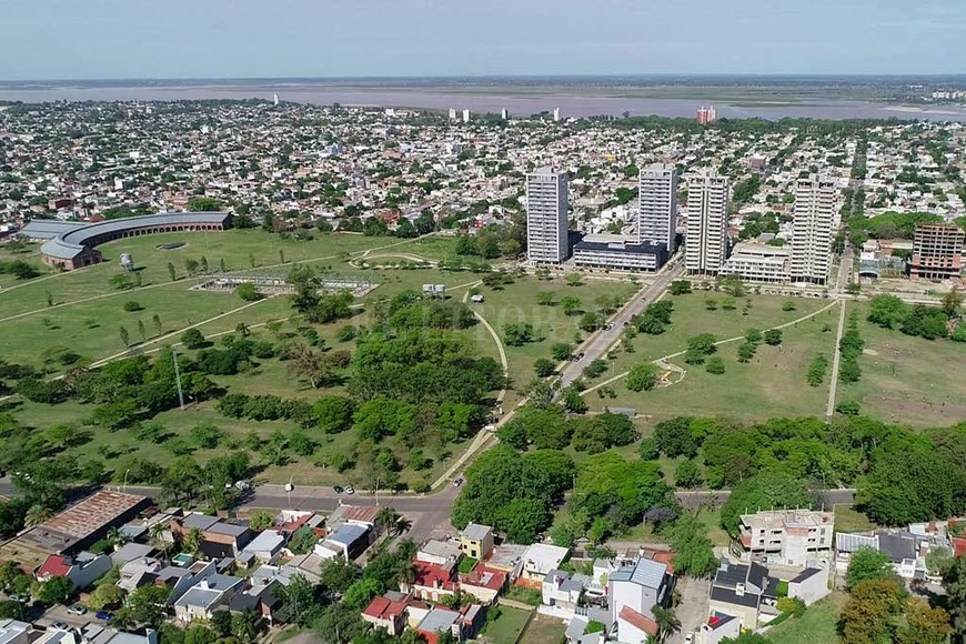 ELLITORAL_368163 |  Fernando Nicola (Drone) El Parque Federal es uno de los grandes pulmones verdes de la ciudad.