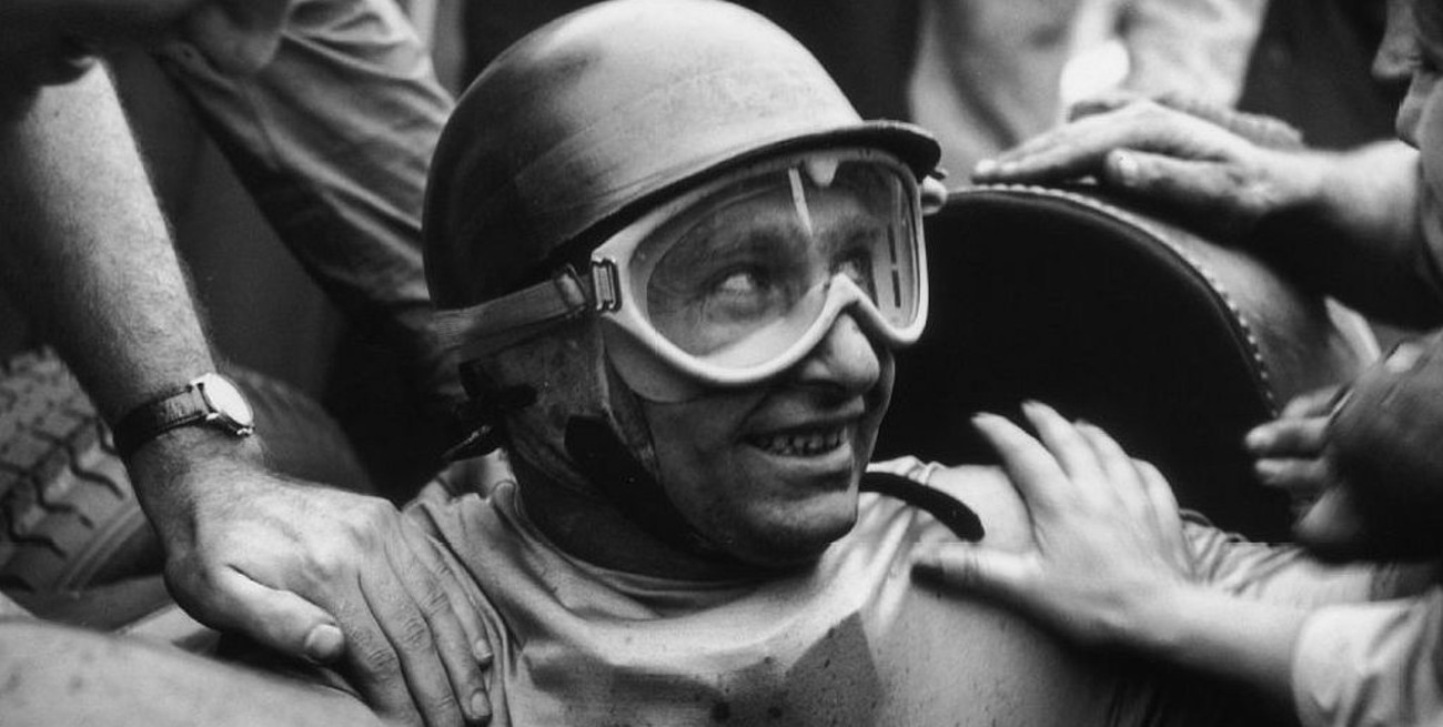El piloto que consiga la pole en el GGPP de México recibirá la réplica de un casco de Fangio