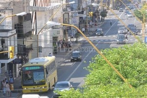 Archivo El Litoral / Flavio Raina 12 cuadras. La vía exclusiva sobre calle Rivadavia va desde Mendoza hasta Bv. Gálvez. Se implementó el 21 de enero de 2014.