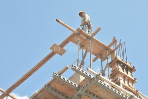 ELLITORAL_436416 |  Guillermo Di Salvatore INSTANTÁNEA -  Trabajar en las alturas