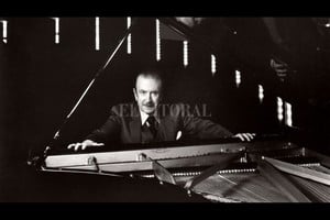 ELLITORAL_414352 |  Steinway & Sons Además de gran intérprete, Arrau fue pionero: su CD de audio  Chopin Valses  de 1982 fue el primer CD de música clásica de la historia.