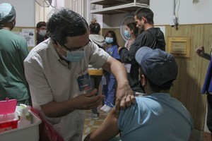 Gentileza Se busca a trabajadores rurales, personas que asisten a comedores comunitarios y quienes están en situación de calle. Se aplican las vacunas Sinopharm y CanSino (esta última es monodosis).
