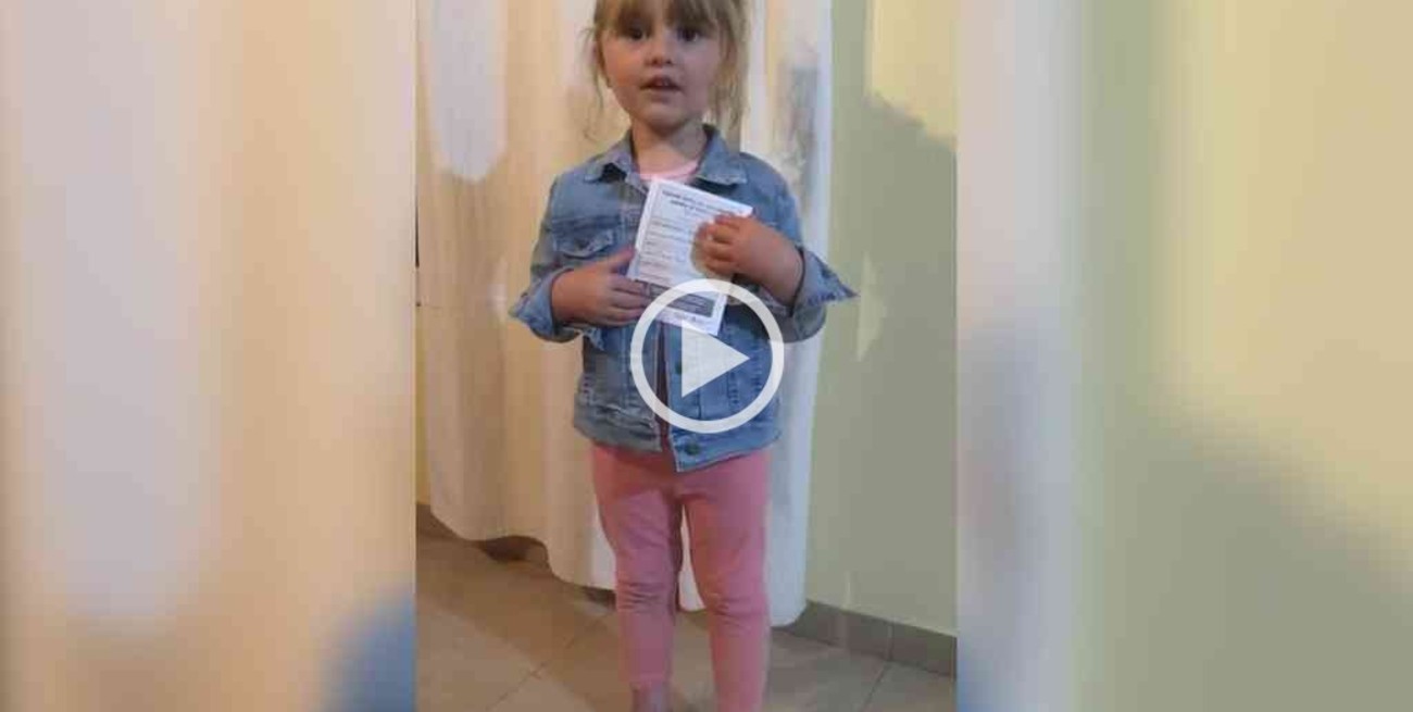 "Chau Coronavirus", el mensaje de Malena, la nena de 3 años que invita a todos a vacunarse
