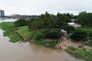 ELLITORAL_372453 |  Fernando Nicola Los agresores de Espíndola escaparon hacia zona de islas tras dejarlo gravemente herido en su casa.