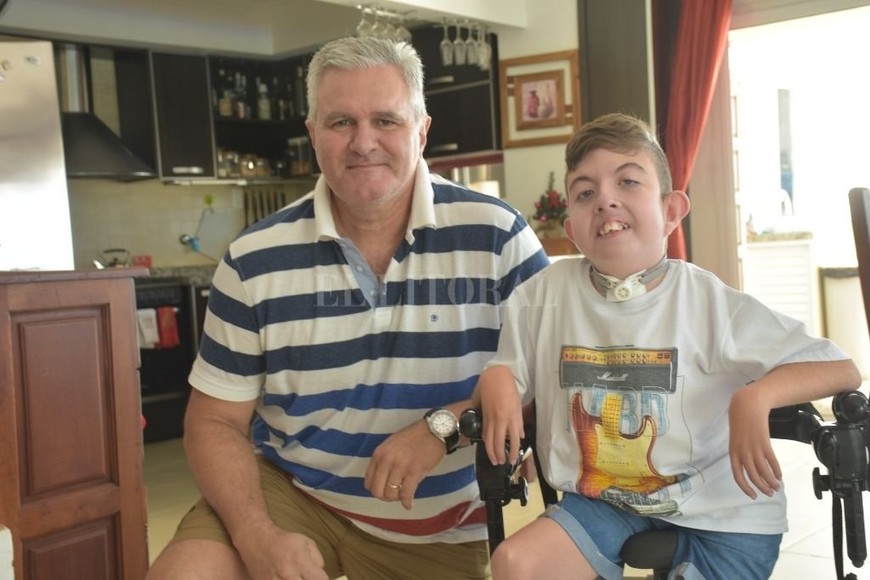 ELLITORAL_428258 |  Flavio Raina Con todas las letras. Julián Alpestre es el docente que acompañó a Matías en todo el ciclo de educación primaria con la modalidad de educación domiciliaria.