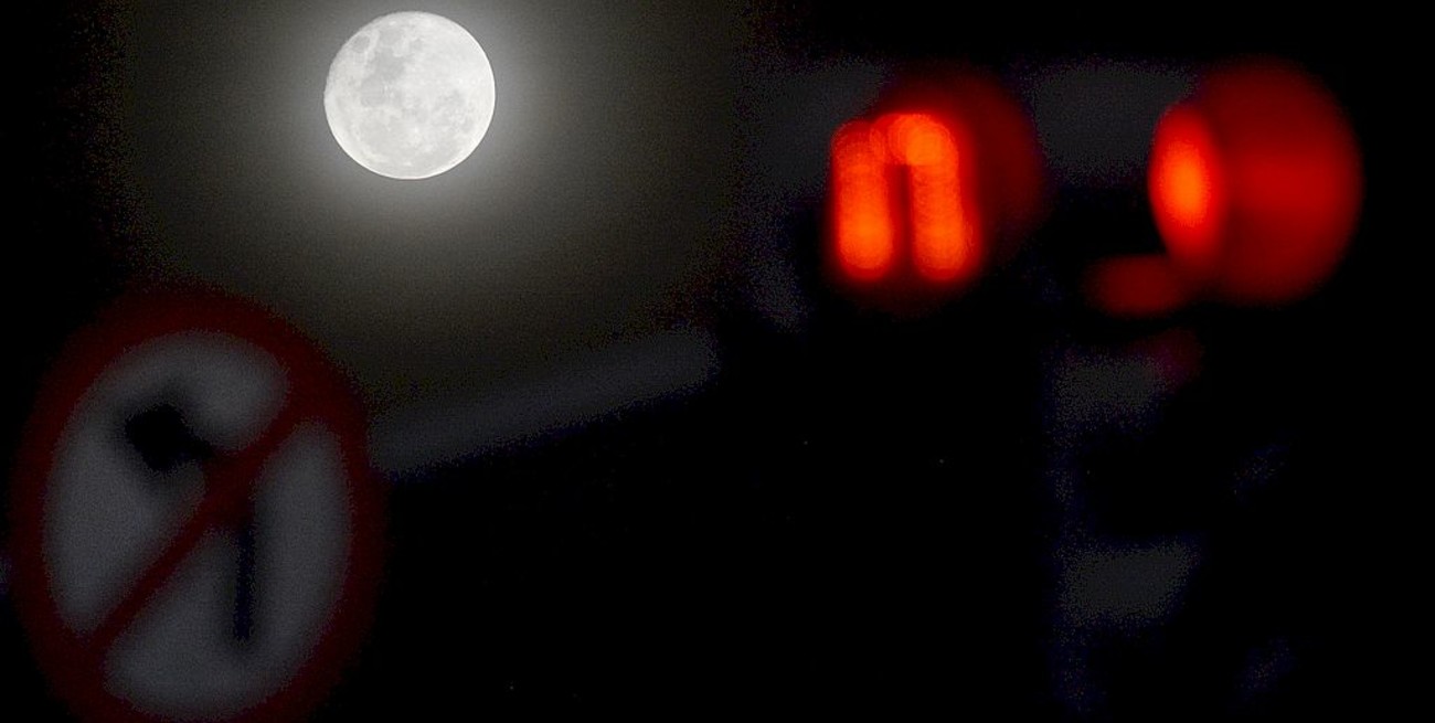 VIVO: así se ve el eclipse parcial de luna más largo del siglo