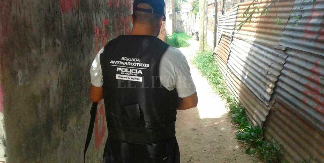 Dos detenidos y secuestro de droga en barrio Barranquitas