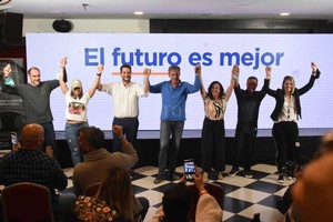 ELLITORAL_403742 |  Manuel Alberto Fabatía Con el apoyo del intendente Emilio Jatón, la lista  Adelante , que encabeza Laura Mondino, celebró los resultados que dejaron las PASO.