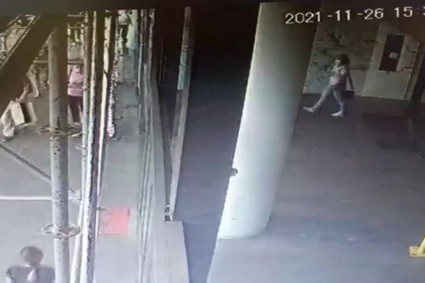 ELLITORAL_422056 |  Gentileza Nancy saliendo por última vez de su trabajo en el barrio porteño de Palermo.